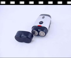 俄罗斯多功能电动剃须刀 防水设计，手电筒两用，尽显实用主义魅力